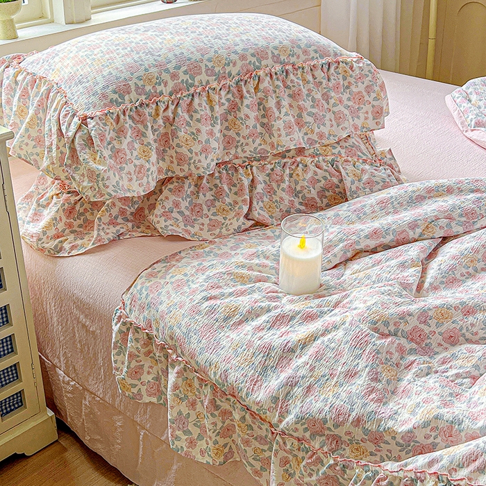 91家纺网 家纺一手货源 找家纺 一比一家纺 2026春夏新款法式大花边木棉皱皱纱夏被夏凉被空调被四件套 桃花朵朵