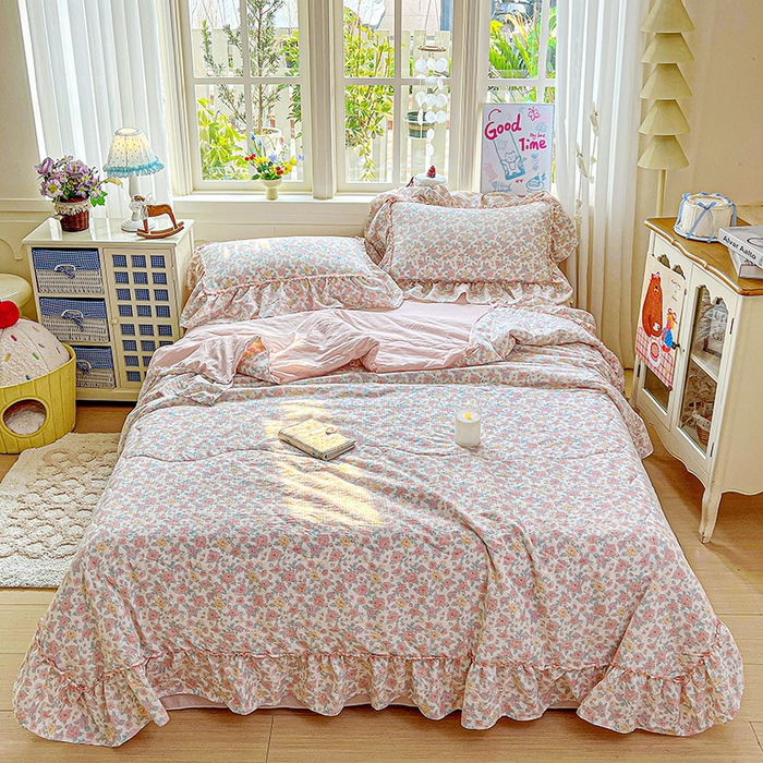 91家纺网 家纺一手货源 找家纺 一比一家纺 2026春夏新款法式大花边木棉皱皱纱夏被夏凉被空调被四件套 桃花朵朵