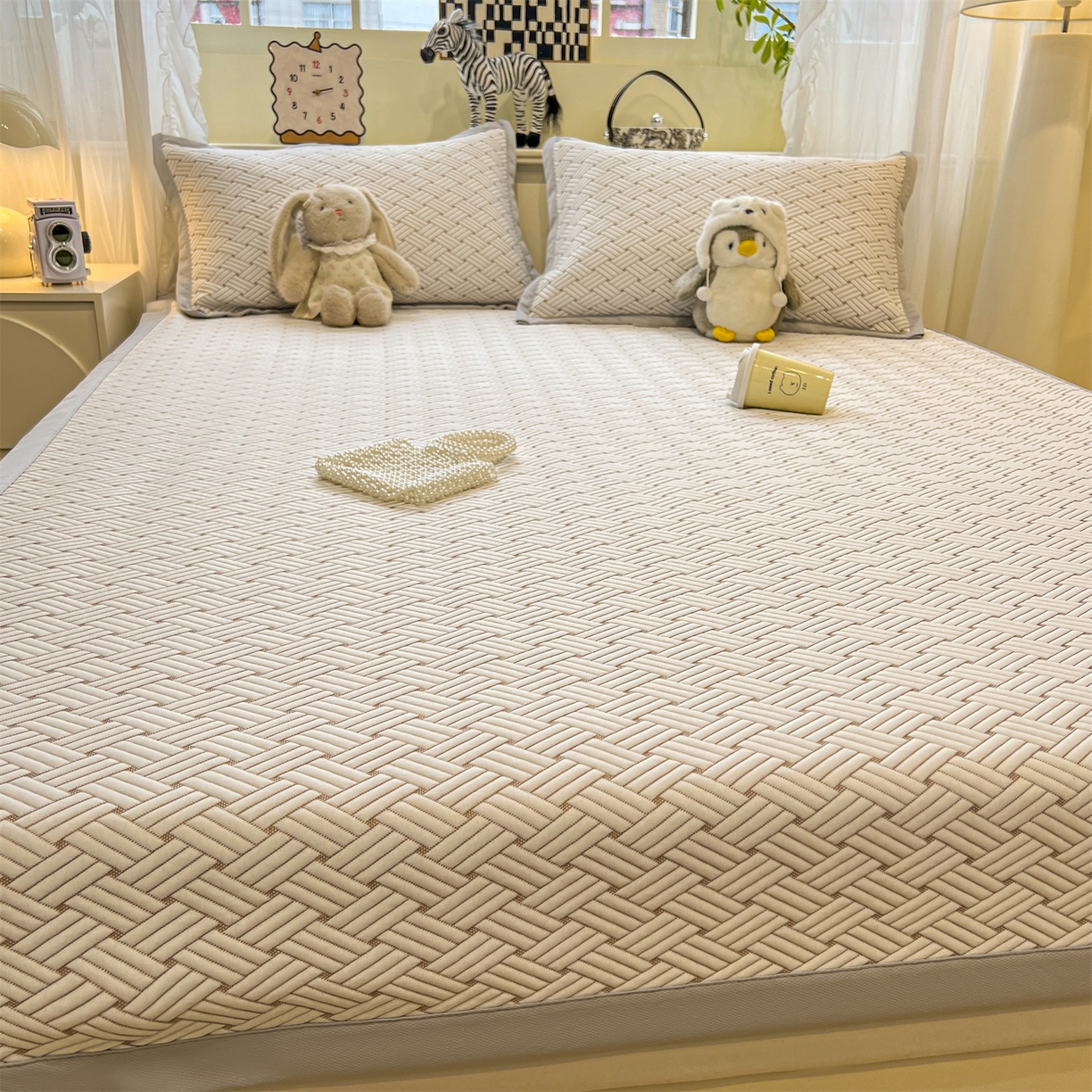 91家纺网 家纺一手货源 找家纺 （总）源舍家纺 2026新款外贸爆款饼干花韩国豆豆A类凉席可机洗床席床笠款（风格二）