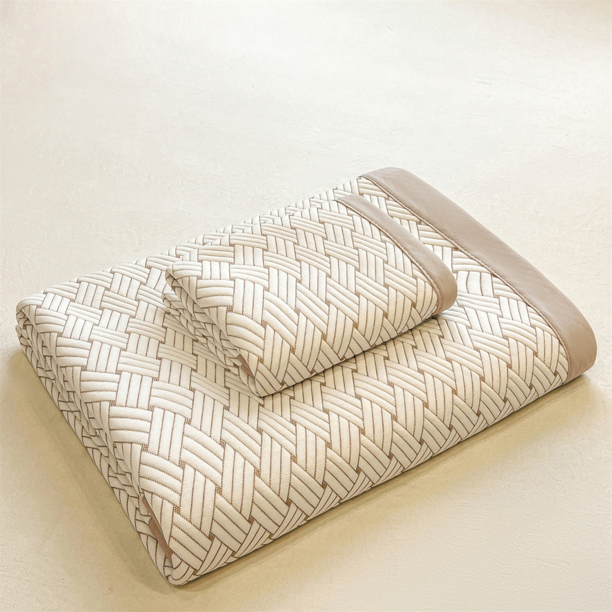 91家纺网 家纺一手货源 找家纺 （总）源舍家纺 2026新款外贸爆款饼干花韩国豆豆A类凉席可机洗床席床笠款（风格二）