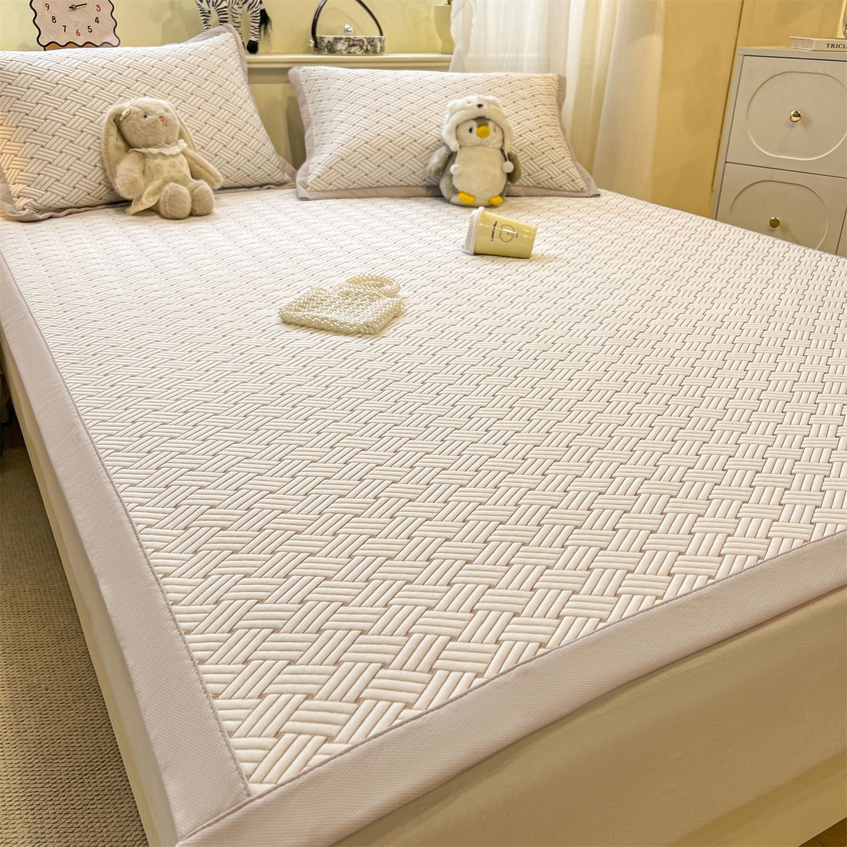 91家纺网 家纺一手货源 找家纺 （总）源舍家纺 2026新款外贸爆款饼干花韩国豆豆A类凉席可机洗床席床笠款（风格二）