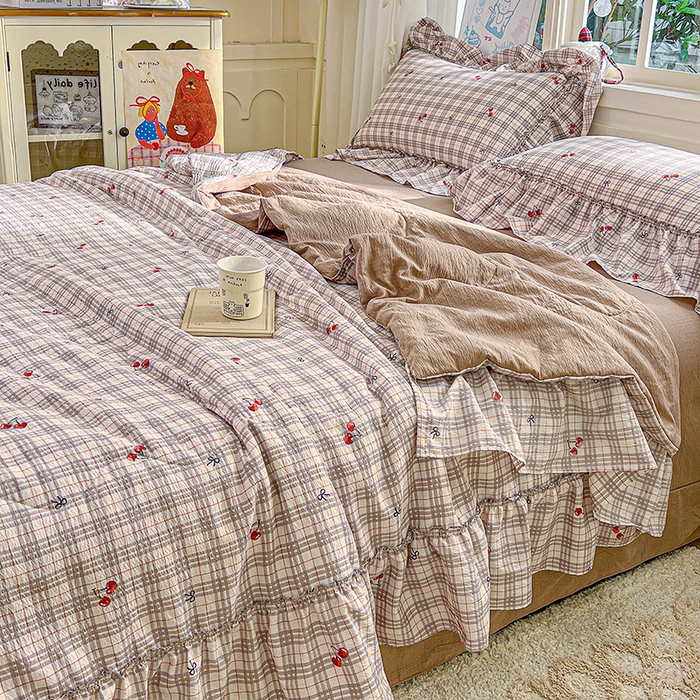 91家纺网 家纺一手货源 找家纺 一比一家纺 2026春夏新款法式大花边木棉皱皱纱夏被夏凉被空调被四件套 夏日樱桃