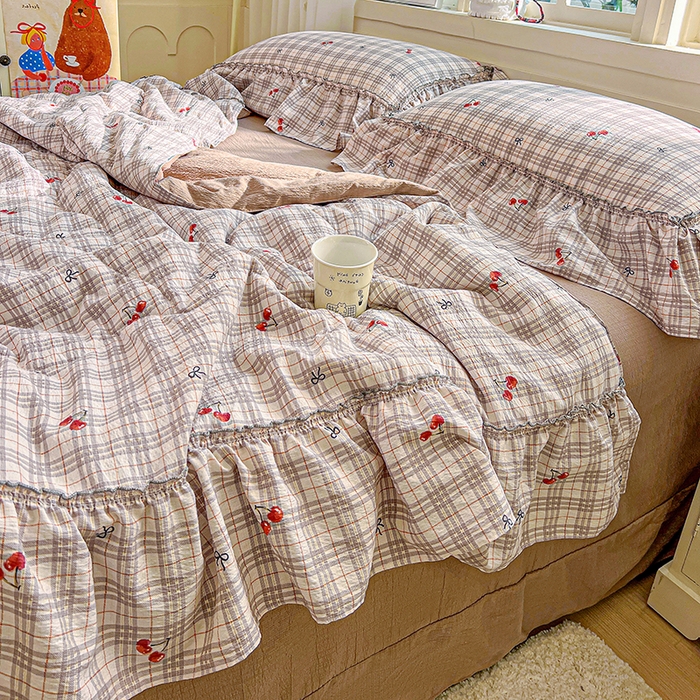 91家纺网 家纺一手货源 找家纺 一比一家纺 2026春夏新款法式大花边木棉皱皱纱夏被夏凉被空调被四件套 夏日樱桃