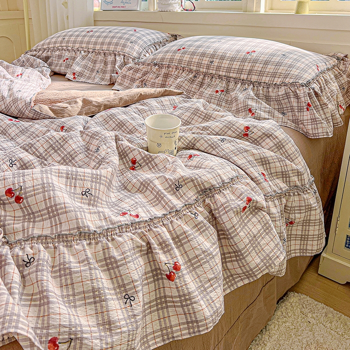 91家纺网 家纺一手货源 找家纺 一比一家纺 2026春夏新款法式大花边木棉皱皱纱夏被夏凉被空调被四件套 夏日樱桃
