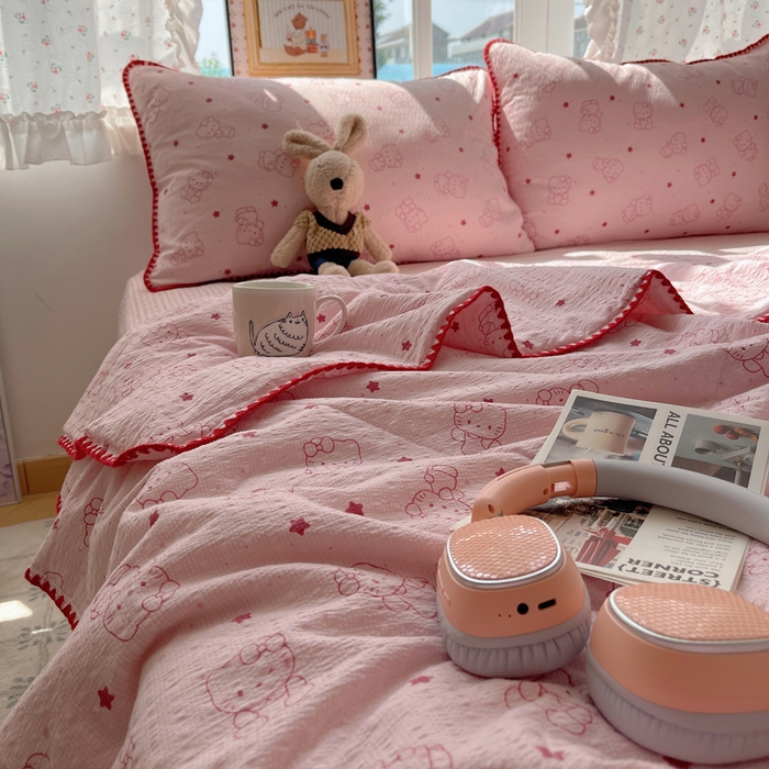 91家纺网 家纺一手货源 找家纺 禾沐 2026新款三角针泡芙纱夏被四件套-实拍图 小猫粉