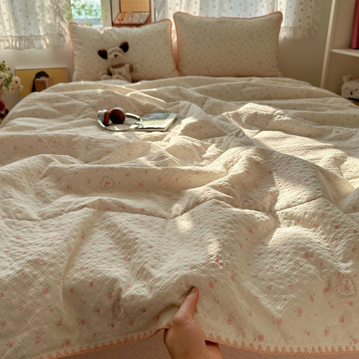 91家纺网 家纺一手货源 找家纺 禾沐 2026新款三角针泡芙纱夏被四件套-实拍图 甜桃心