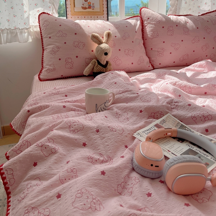 91家纺网 家纺一手货源 找家纺 禾沐 2026新款三角针泡芙纱夏被四件套-实拍图 小猫粉