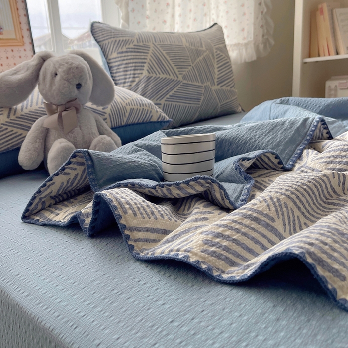 91家纺网 家纺一手货源 找家纺 禾沐 2026新款三角针泡芙纱夏被四件套-实拍图 浅川纹