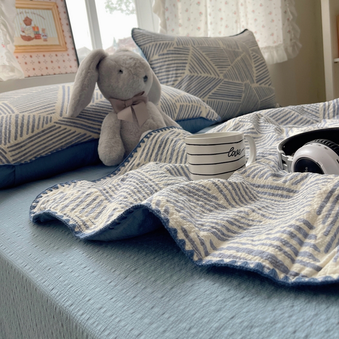 91家纺网 家纺一手货源 找家纺 禾沐 2026新款三角针泡芙纱夏被四件套-实拍图 浅川纹