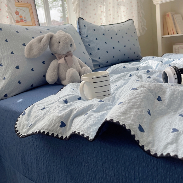 91家纺网 家纺一手货源 找家纺 禾沐 2026新款三角针泡芙纱夏被四件套-实拍图 兰爱心