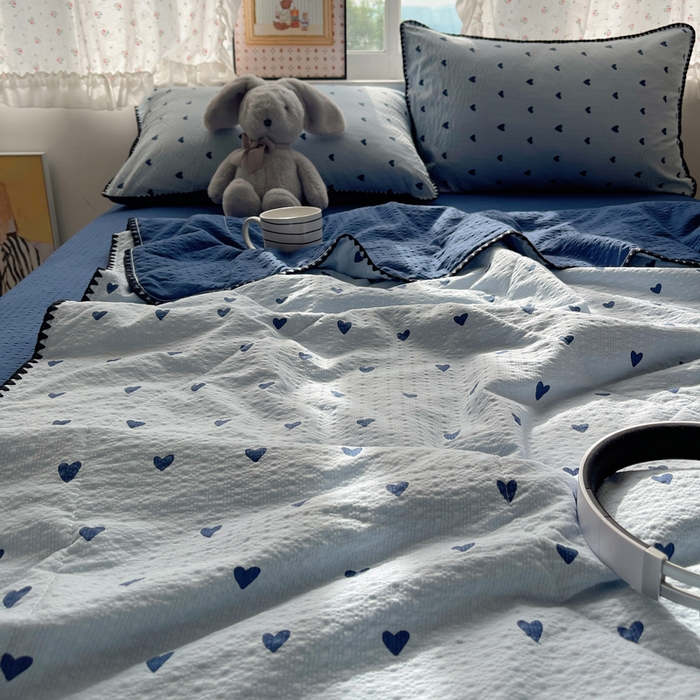 91家纺网 家纺一手货源 找家纺 禾沐 2026新款三角针泡芙纱夏被四件套-实拍图 兰爱心