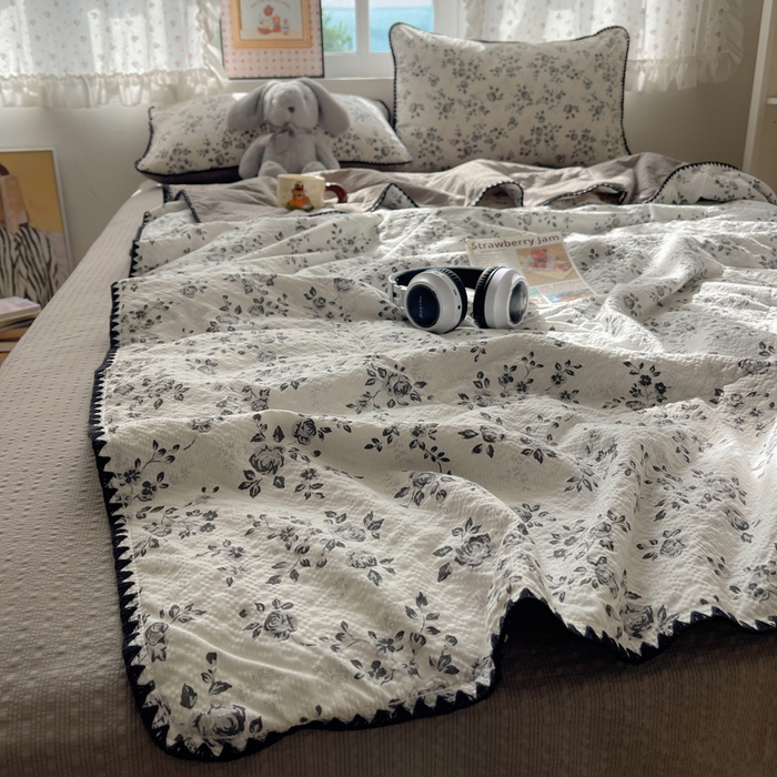 91家纺网 家纺一手货源 找家纺 禾沐 2026新款三角针泡芙纱夏被四件套-实拍图 只闻花香