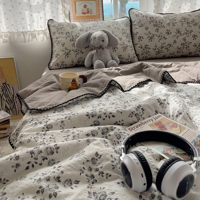 91家纺网 家纺一手货源 找家纺 禾沐 2026新款三角针泡芙纱夏被四件套-实拍图 只闻花香