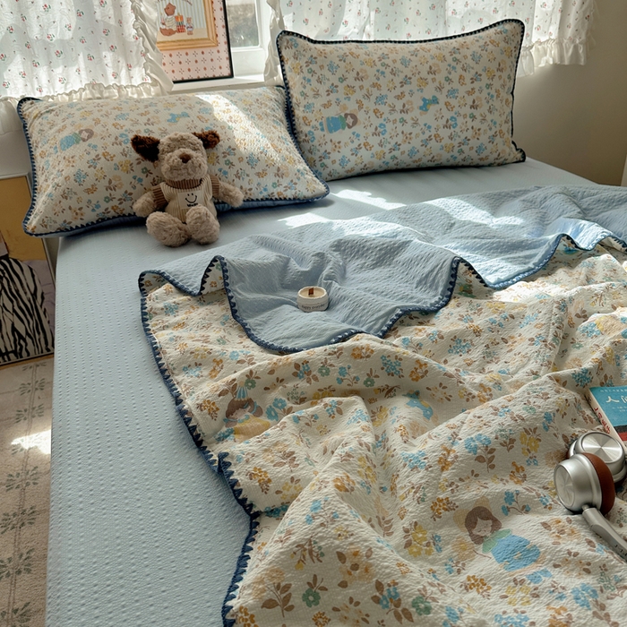 91家纺网 家纺一手货源 找家纺 禾沐 2026新款三角针泡芙纱夏被四件套-实拍图 花镜人偶