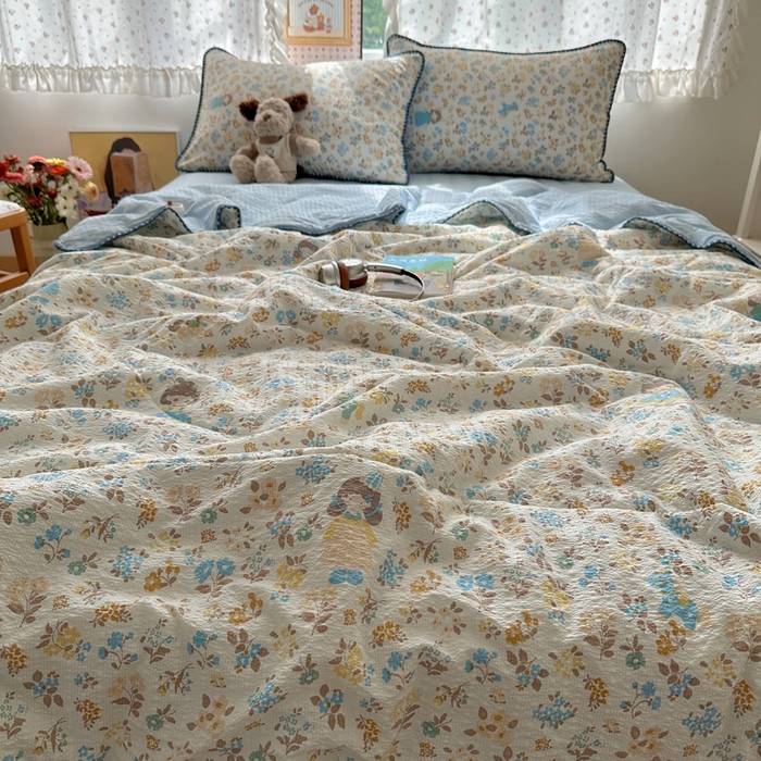 91家纺网 家纺一手货源 找家纺 禾沐 2026新款三角针泡芙纱夏被四件套-实拍图 花镜人偶