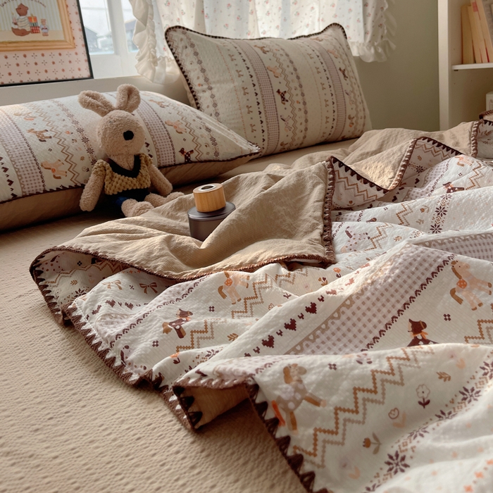 91家纺网 家纺一手货源 找家纺 禾沐 2026新款三角针泡芙纱夏被四件套-实拍图 栗色木马纹