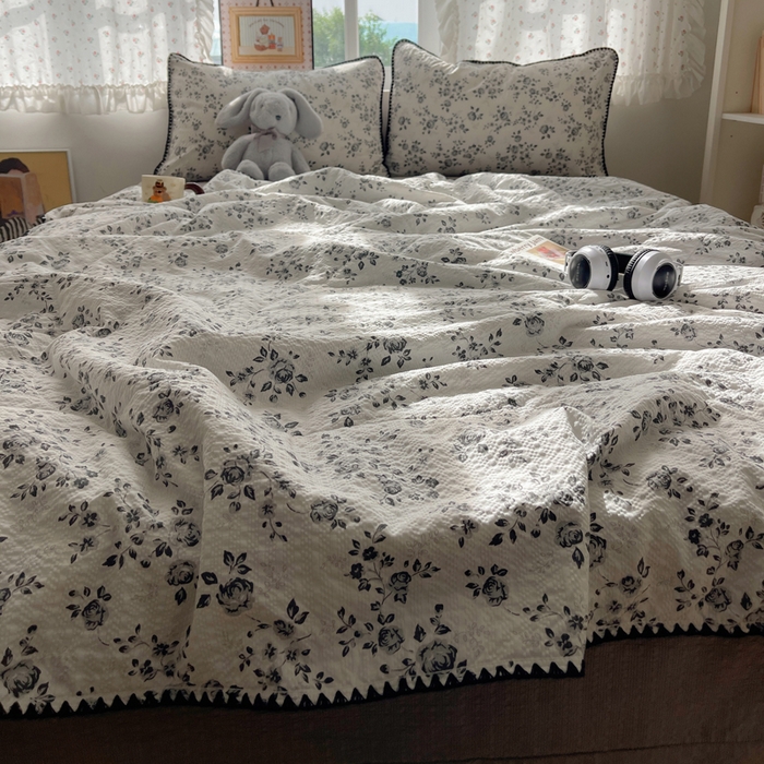 91家纺网 家纺一手货源 找家纺 梵希雅 2026新款三角针泡芙纱夏被四件套-实拍图 只闻花香