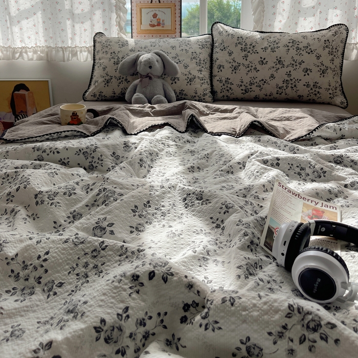 91家纺网 家纺一手货源 找家纺 梵希雅 2026新款三角针泡芙纱夏被四件套-实拍图 只闻花香