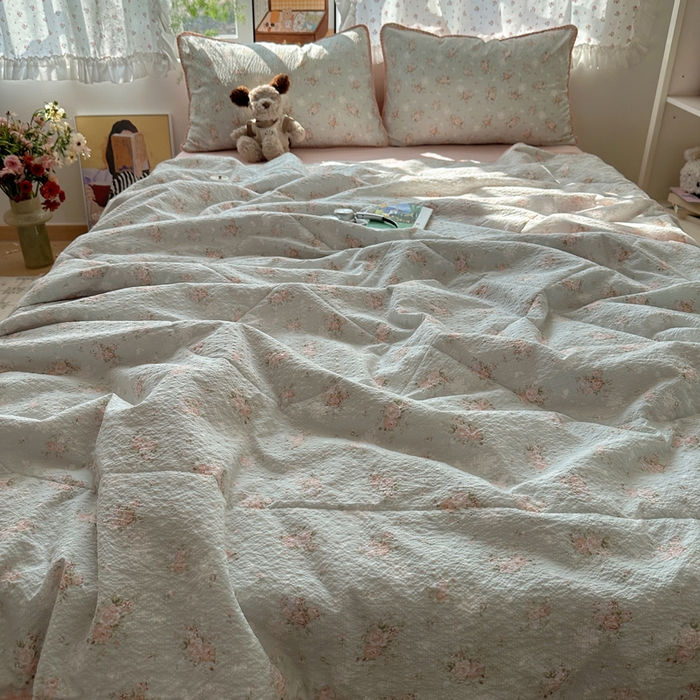 91家纺网 家纺一手货源 找家纺 梵希雅 2026新款三角针泡芙纱夏被四件套-实拍图 柔诗意