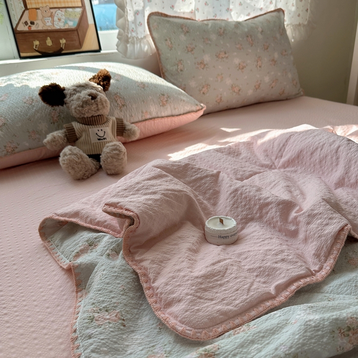 91家纺网 家纺一手货源 找家纺 梵希雅 2026新款三角针泡芙纱夏被四件套-实拍图 柔诗意