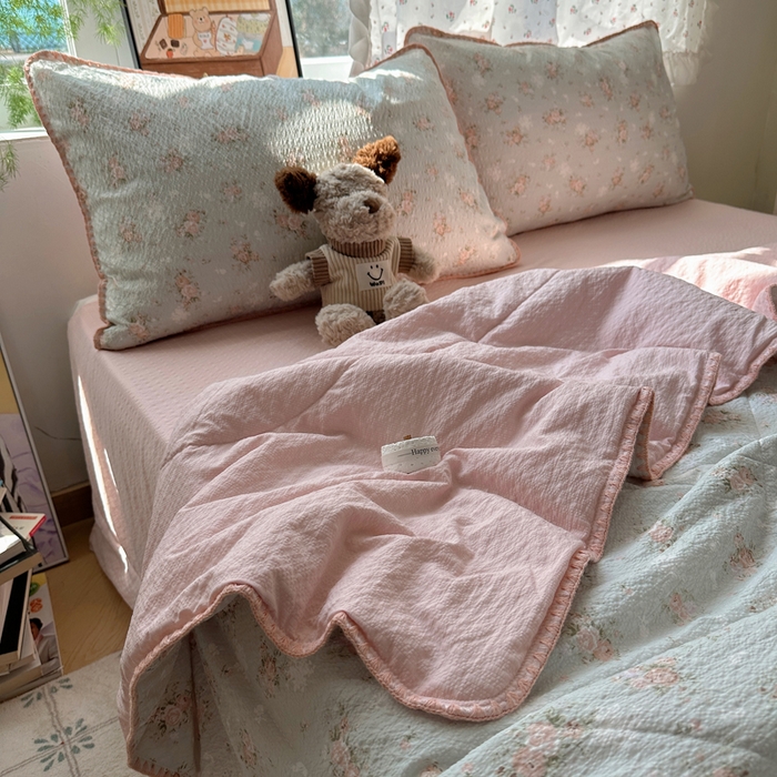 91家纺网 家纺一手货源 找家纺 梵希雅 2026新款三角针泡芙纱夏被四件套-实拍图 柔诗意