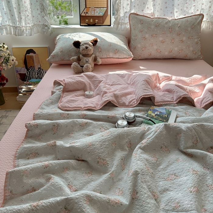 91家纺网 家纺一手货源 找家纺 梵希雅 2026新款三角针泡芙纱夏被四件套-实拍图 柔诗意