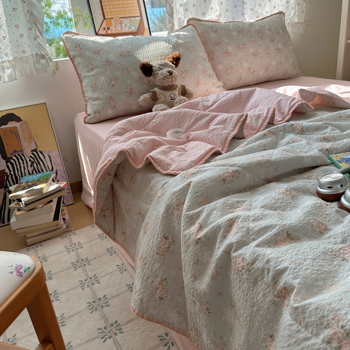 91家纺网 家纺一手货源 找家纺 梵希雅 2026新款三角针泡芙纱夏被四件套-实拍图 柔诗意