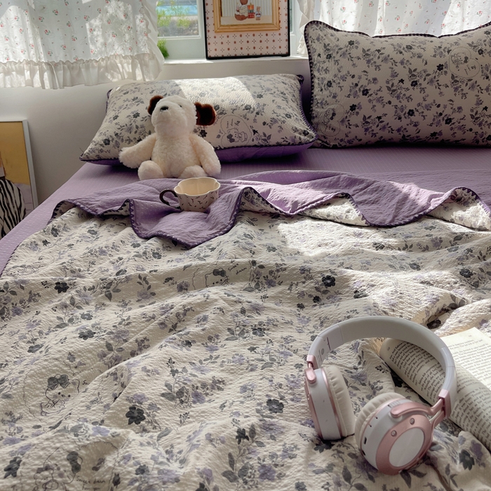 91家纺网 家纺一手货源 找家纺 梵希雅 2026新款三角针泡芙纱夏被四件套-实拍图 紫雾花蝶