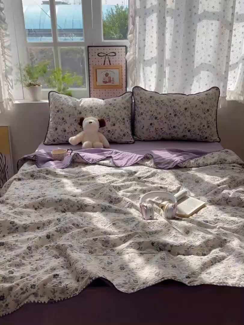 91家纺网 家纺一手货源 找家纺 梵希雅 2026新款三角针泡芙纱夏被四件套-实拍图 紫雾花蝶