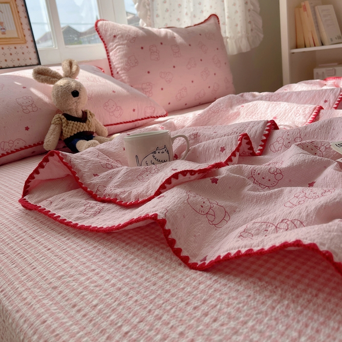 91家纺网 家纺一手货源 找家纺 梵希雅 2026新款三角针泡芙纱夏被四件套-实拍图 小猫粉