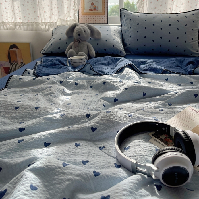 91家纺网 家纺一手货源 找家纺 梵希雅 2026新款三角针泡芙纱夏被四件套-实拍图 兰爱心