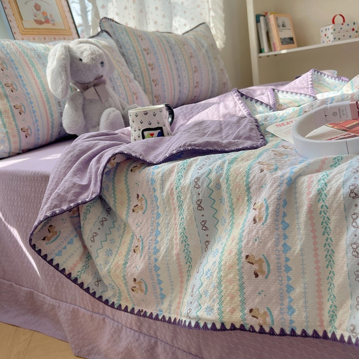 91家纺网 家纺一手货源 找家纺 梵希雅 2026新款三角针泡芙纱夏被四件套-实拍图 甜心木马卷