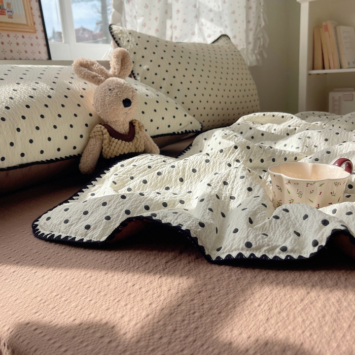 91家纺网 家纺一手货源 找家纺 梵希雅 2026新款三角针泡芙纱夏被四件套-实拍图 波点