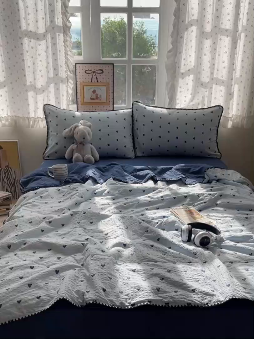 91家纺网 家纺一手货源 找家纺 梵希雅 2026新款三角针泡芙纱夏被四件套-实拍图 兰爱心