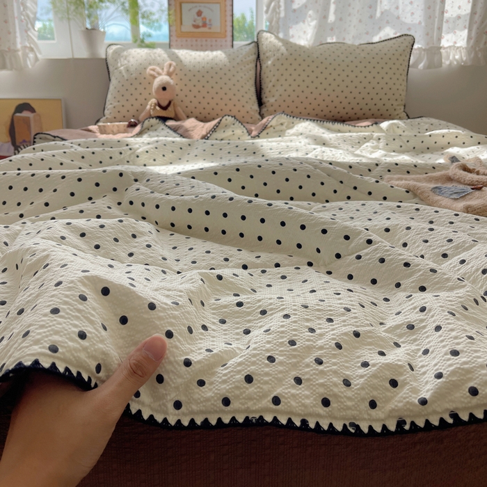 91家纺网 家纺一手货源 找家纺 梵希雅 2026新款三角针泡芙纱夏被四件套-实拍图 波点