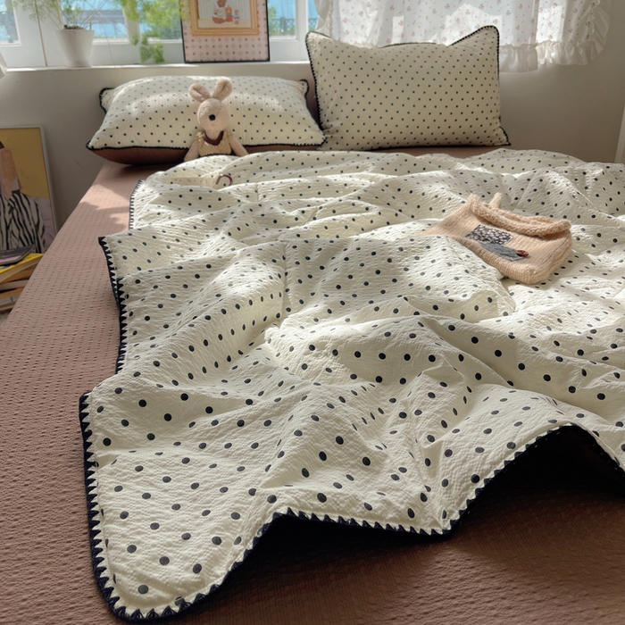 91家纺网 家纺一手货源 找家纺 梵希雅 2026新款三角针泡芙纱夏被四件套-实拍图 波点