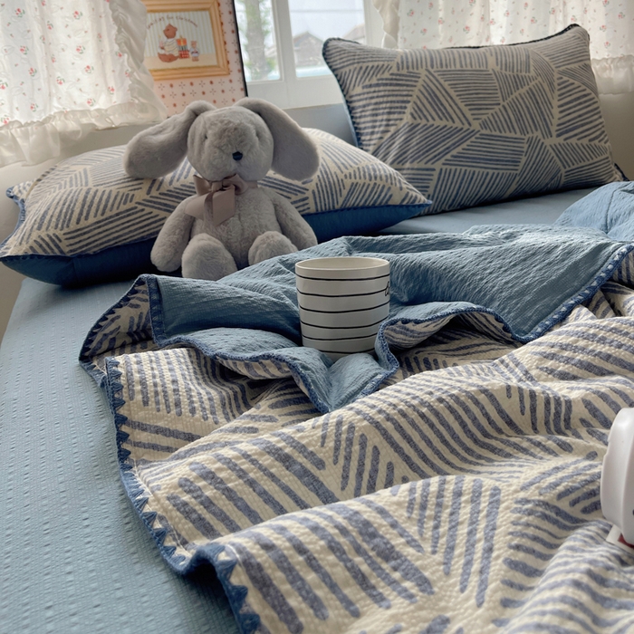 91家纺网 家纺一手货源 找家纺 梵希雅 2026新款三角针泡芙纱夏被四件套-实拍图 浅川纹