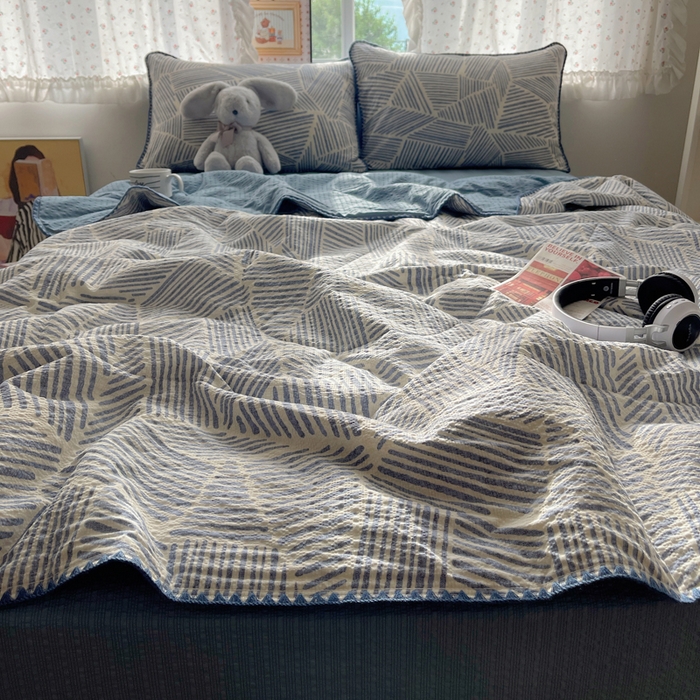 91家纺网 家纺一手货源 找家纺 梵希雅 2026新款三角针泡芙纱夏被四件套-实拍图 浅川纹