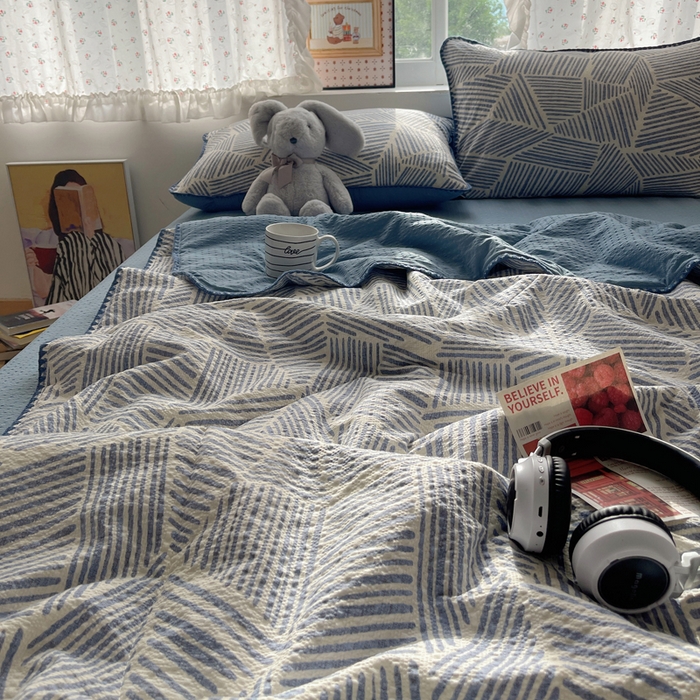 91家纺网 家纺一手货源 找家纺 梵希雅 2026新款三角针泡芙纱夏被四件套-实拍图 浅川纹