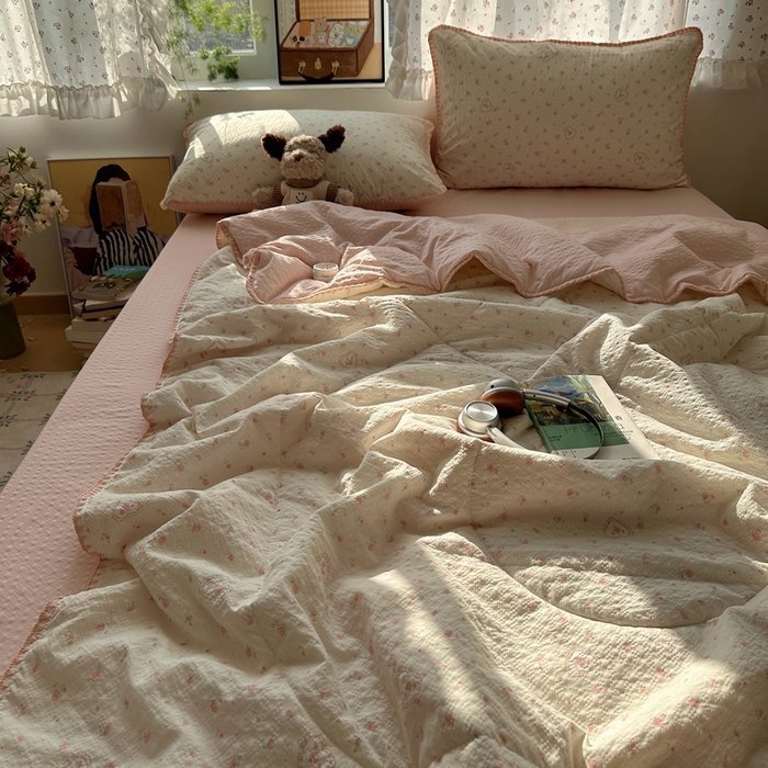 91家纺网 家纺一手货源 找家纺 梵希雅 2026新款三角针泡芙纱夏被四件套-实拍图 甜桃心