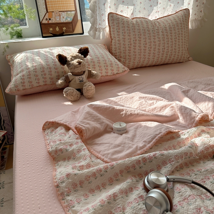 91家纺网 家纺一手货源 找家纺 梵希雅 2026新款三角针泡芙纱夏被四件套-实拍图 粉玫瑰