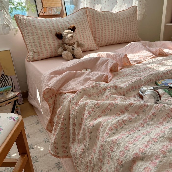 91家纺网 家纺一手货源 找家纺 梵希雅 2026新款三角针泡芙纱夏被四件套-实拍图 粉玫瑰