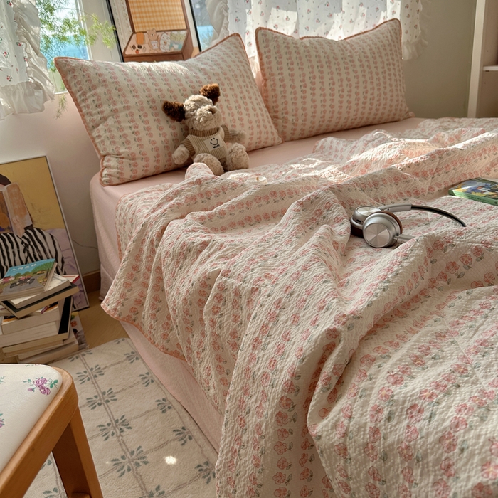 91家纺网 家纺一手货源 找家纺 梵希雅 2026新款三角针泡芙纱夏被四件套-实拍图 粉玫瑰