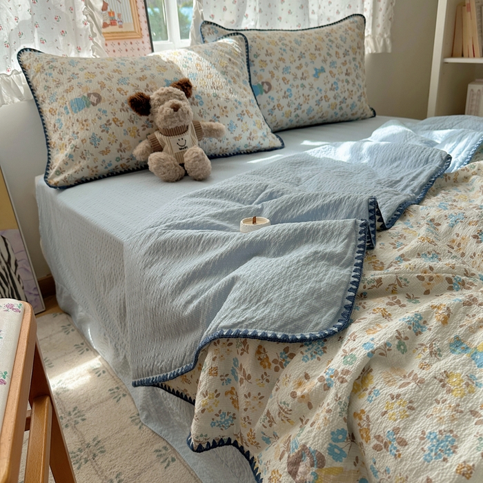 91家纺网 家纺一手货源 找家纺 梵希雅 2026新款三角针泡芙纱夏被四件套-实拍图 花镜人偶