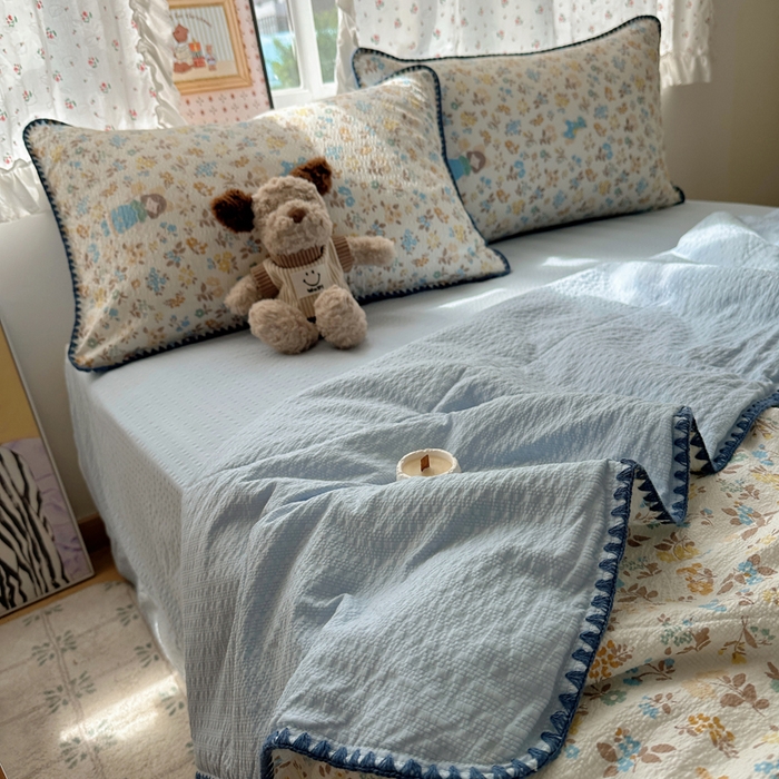 91家纺网 家纺一手货源 找家纺 梵希雅 2026新款三角针泡芙纱夏被四件套-实拍图 花镜人偶