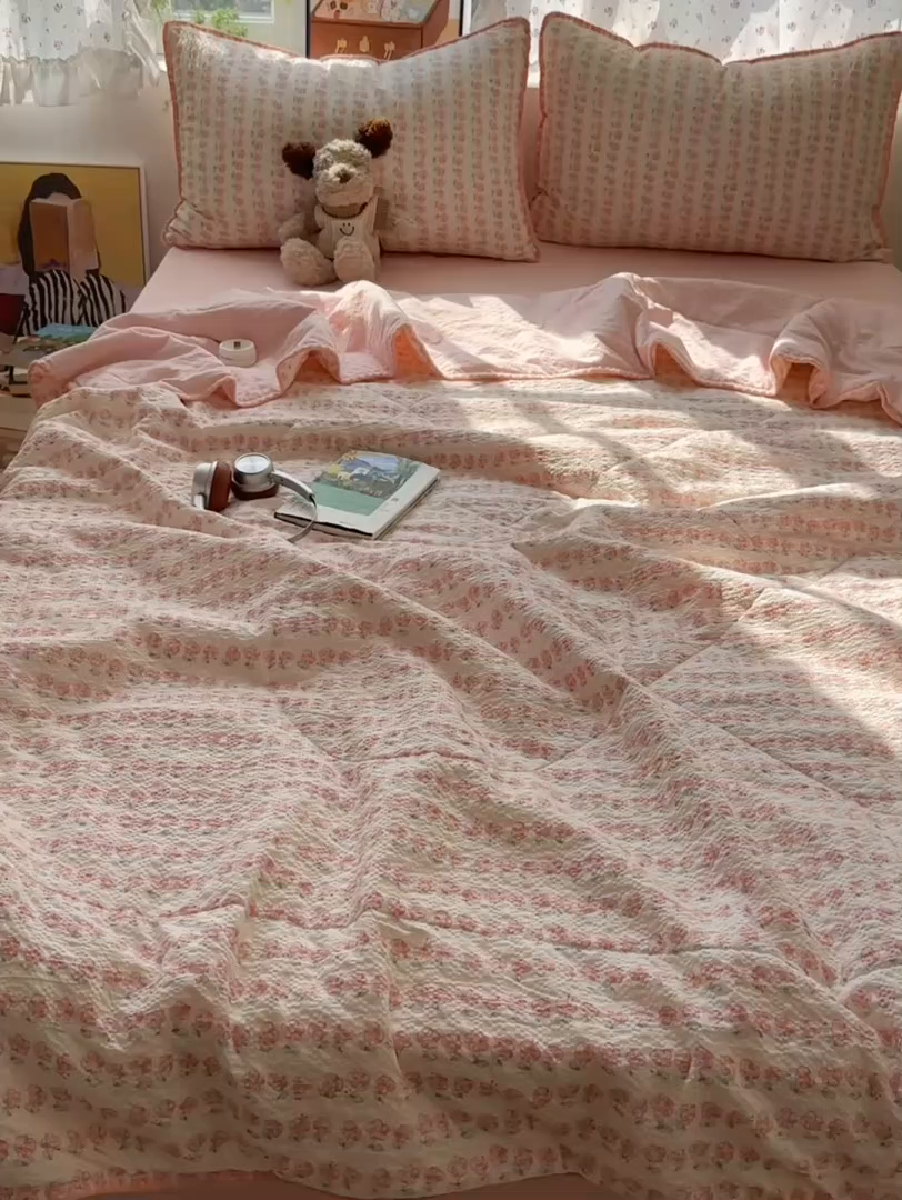 91家纺网 家纺一手货源 找家纺 梵希雅 2026新款三角针泡芙纱夏被四件套-实拍图 粉玫瑰
