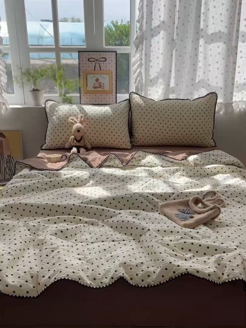 91家纺网 家纺一手货源 找家纺 梵希雅 2026新款三角针泡芙纱夏被四件套-实拍图 波点