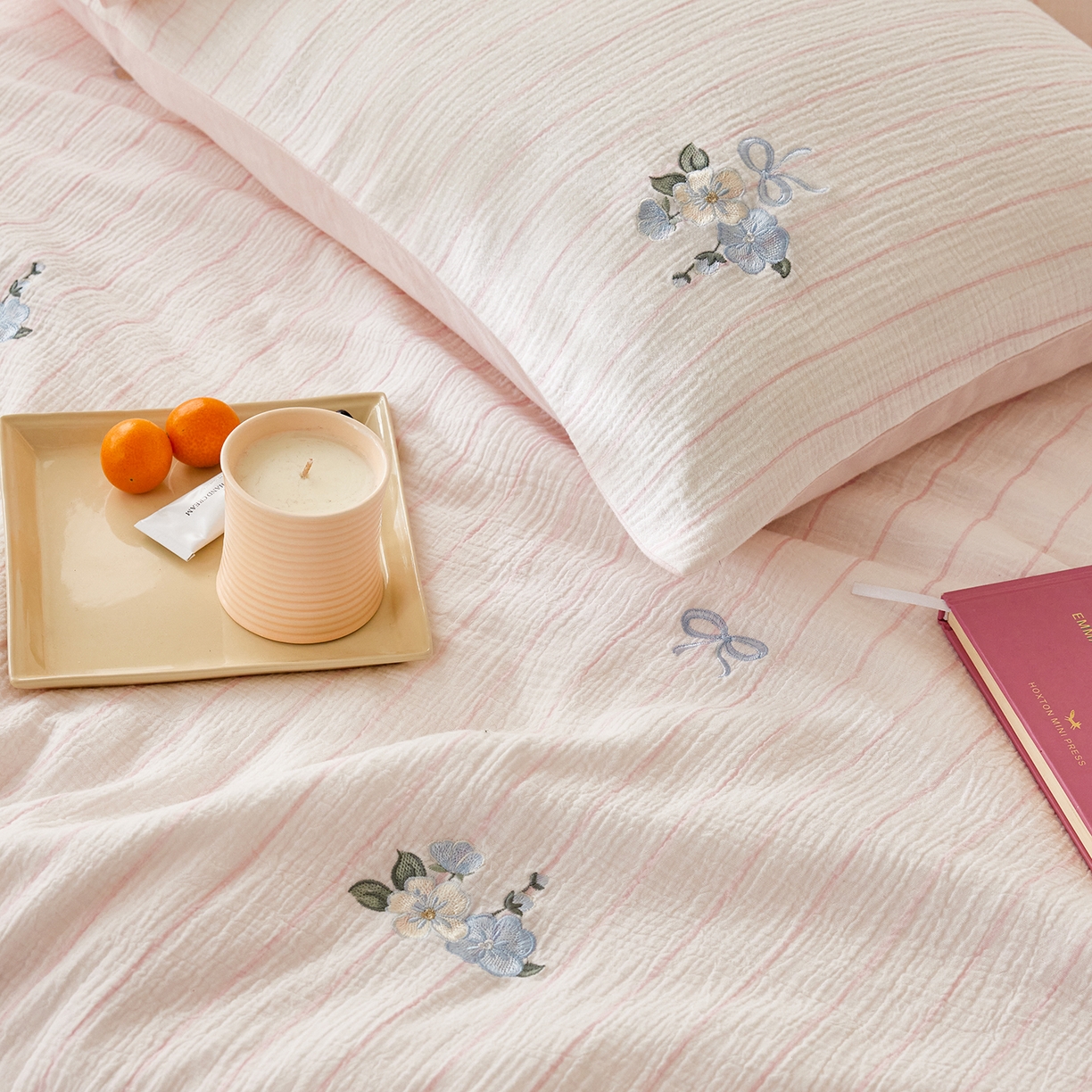 91家纺网 家纺一手货源 找家纺 沐珩家纺 2026新款40s双层皱皱纱绣花夏被泡芙纱系列 皱皱纱-粉条小花