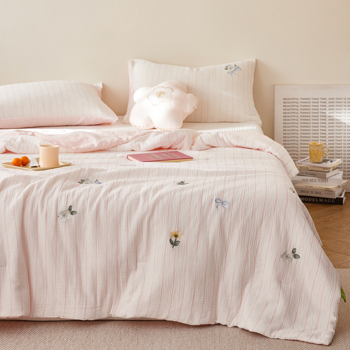 91家纺网 家纺一手货源 找家纺 沐珩家纺 2026新款40s双层皱皱纱绣花夏被泡芙纱系列 皱皱纱-粉条小花