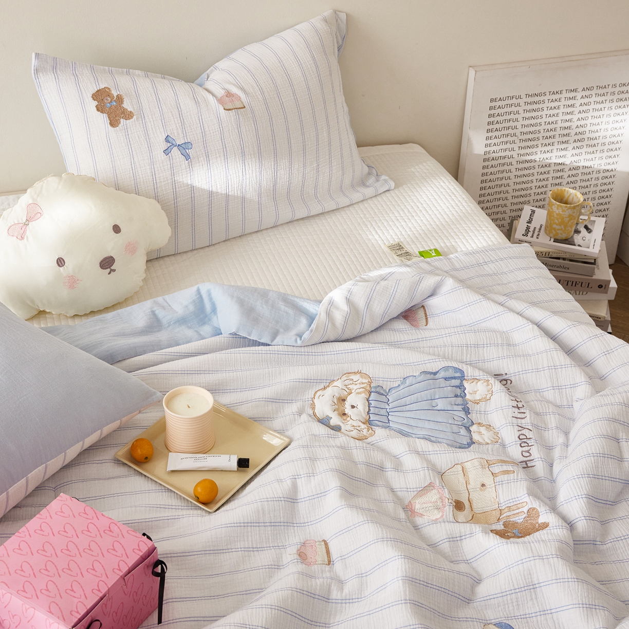 91家纺网 家纺一手货源 找家纺 沐珩家纺 2026新款40s双层皱皱纱绣花夏被泡芙纱系列 皱皱纱-蓝裙小卷